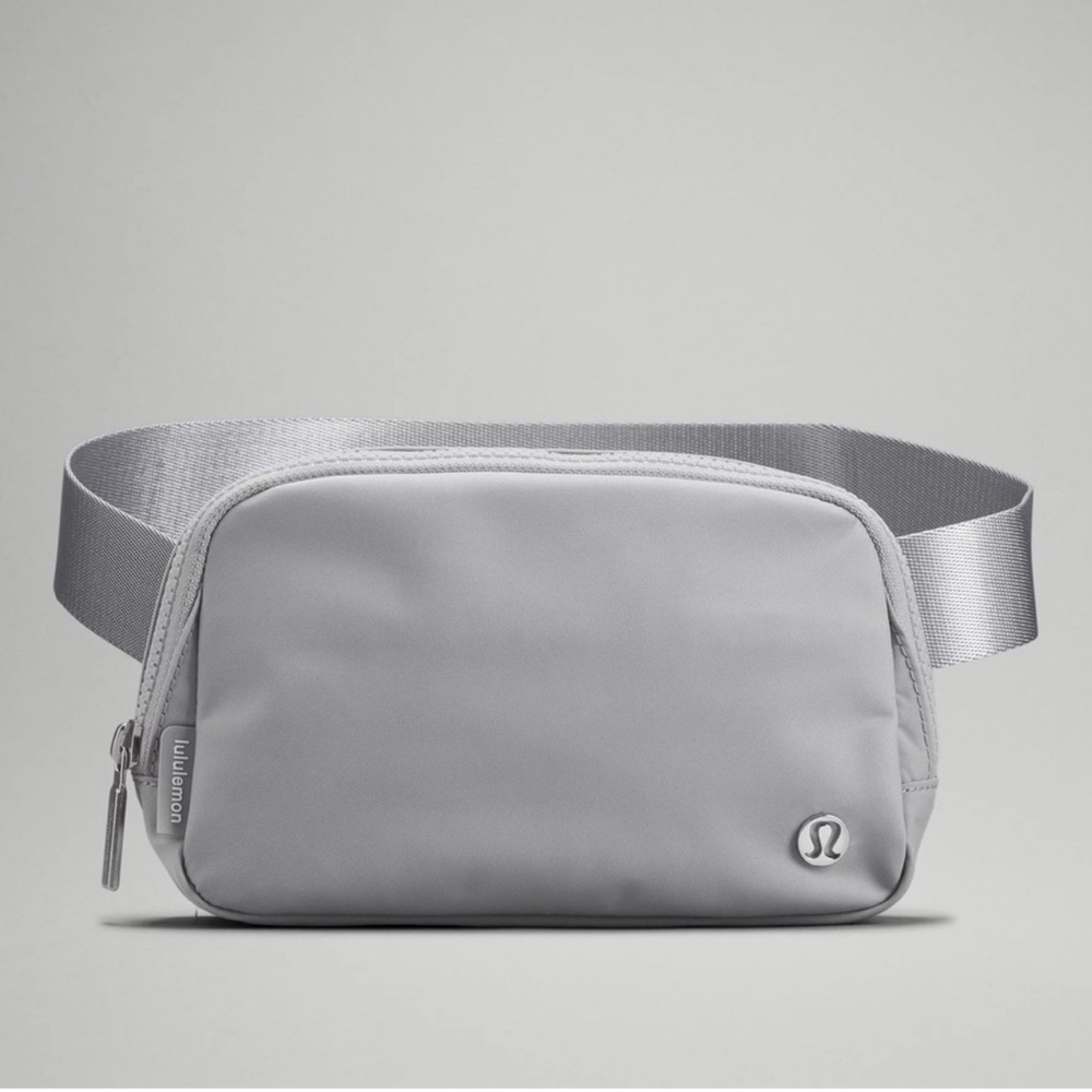 🍋Lululemon Everywhere Belt Bag Silver Drop